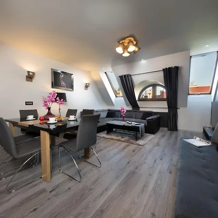 New Lux Apartahotel 4*