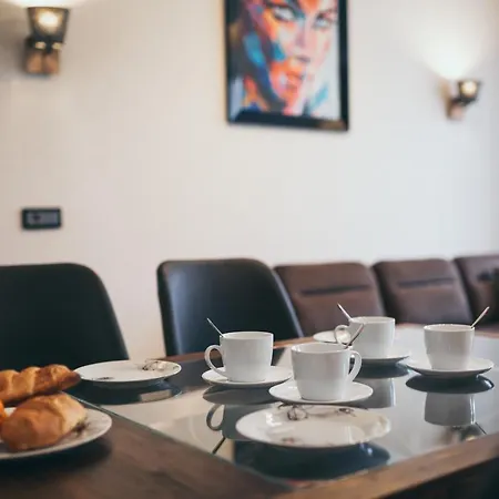 Apartahotel New Lux Breslavia