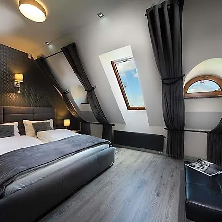 New Lux Aparthotel 4*